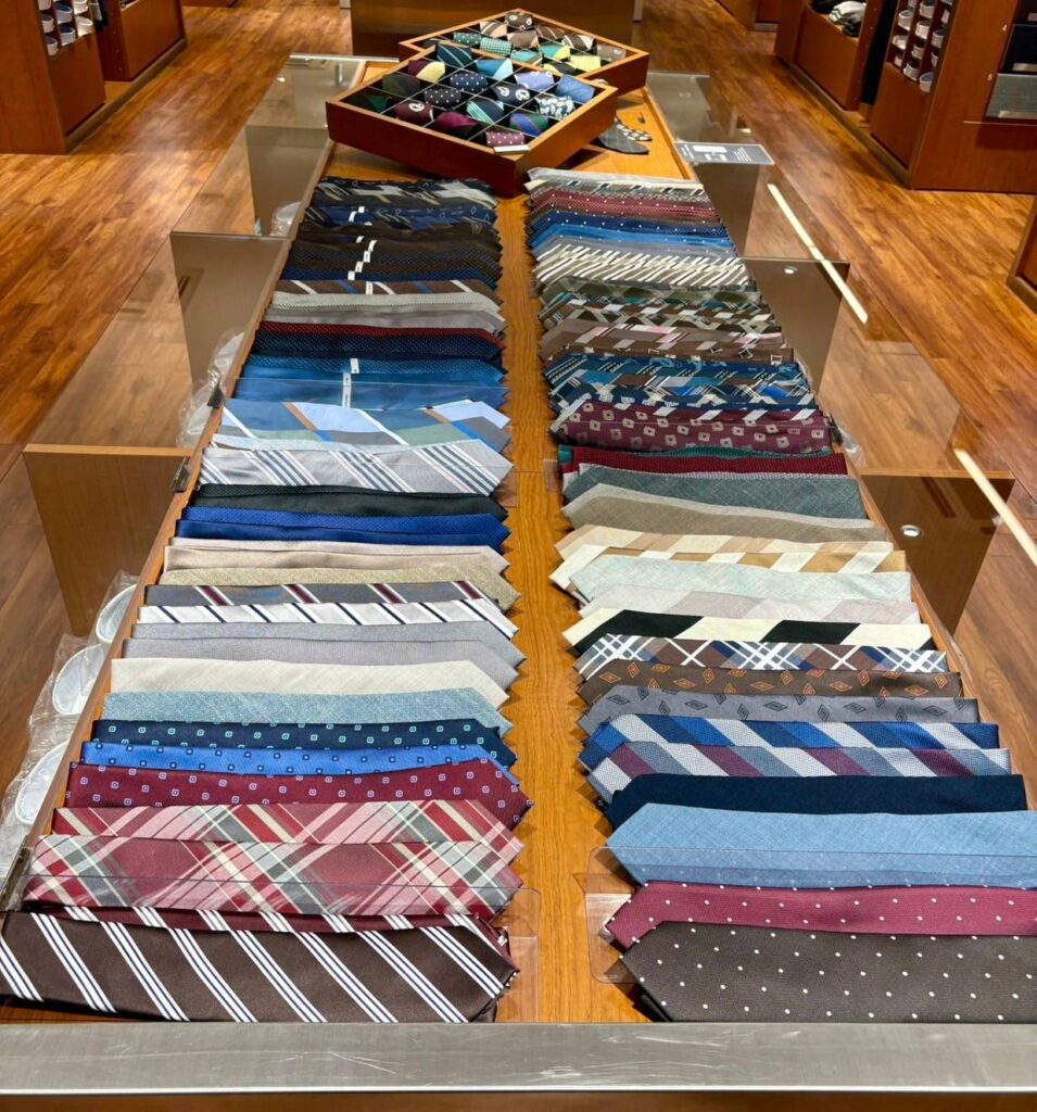 スーツセレクトアスナル金山 ネクタイコーナー