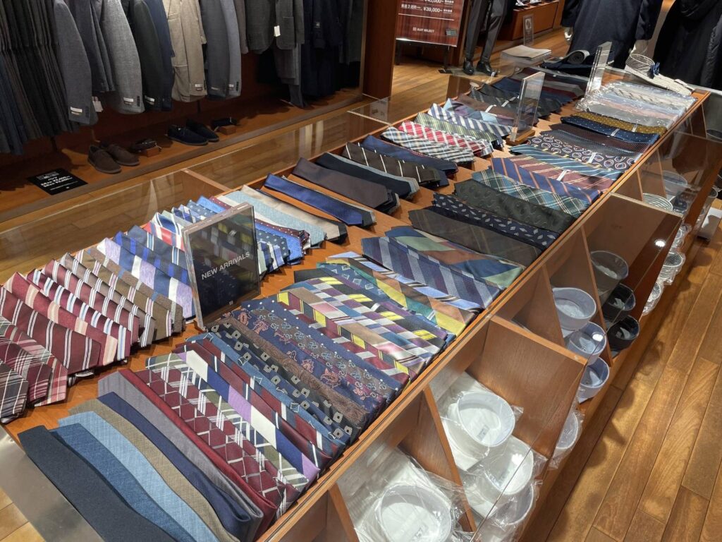 スーツセレクト茶屋町 ネクタイコーナー