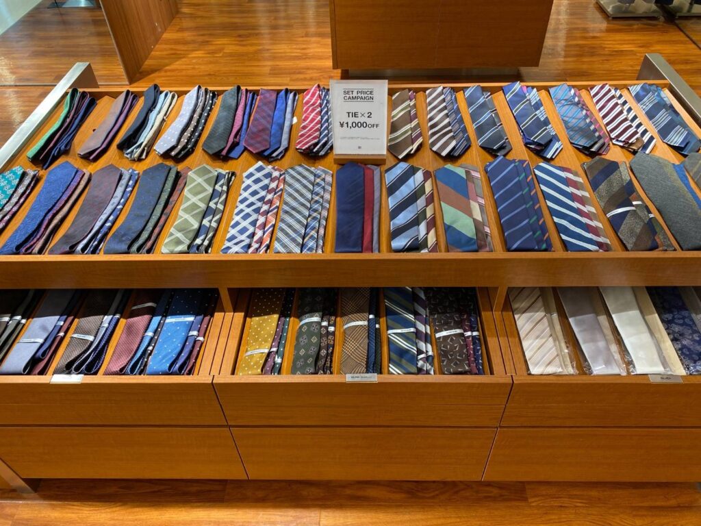スーツセレクト町田センタービルネクタイコーナー