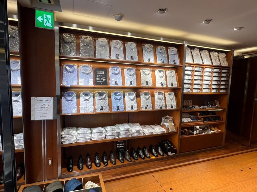 スーツセレクト下北沢北ワイシャツ・ネクタイ・シューズコーナー