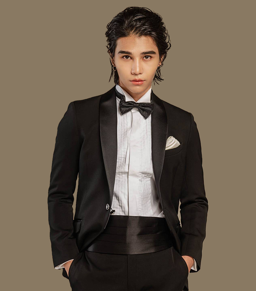 Jeff Satur (รายการ Fancon in Phillipine) สวมชุดสูท Tuxedo Shawl Collar