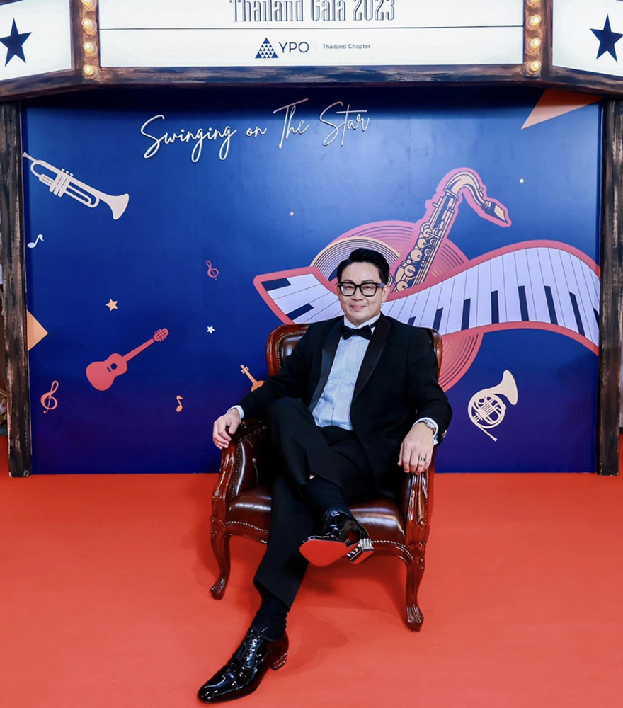 คุณวีรพล สวรรค์พิทักษ์  สวม TUXEDO ในงาน YPO Thailand Gala 2023